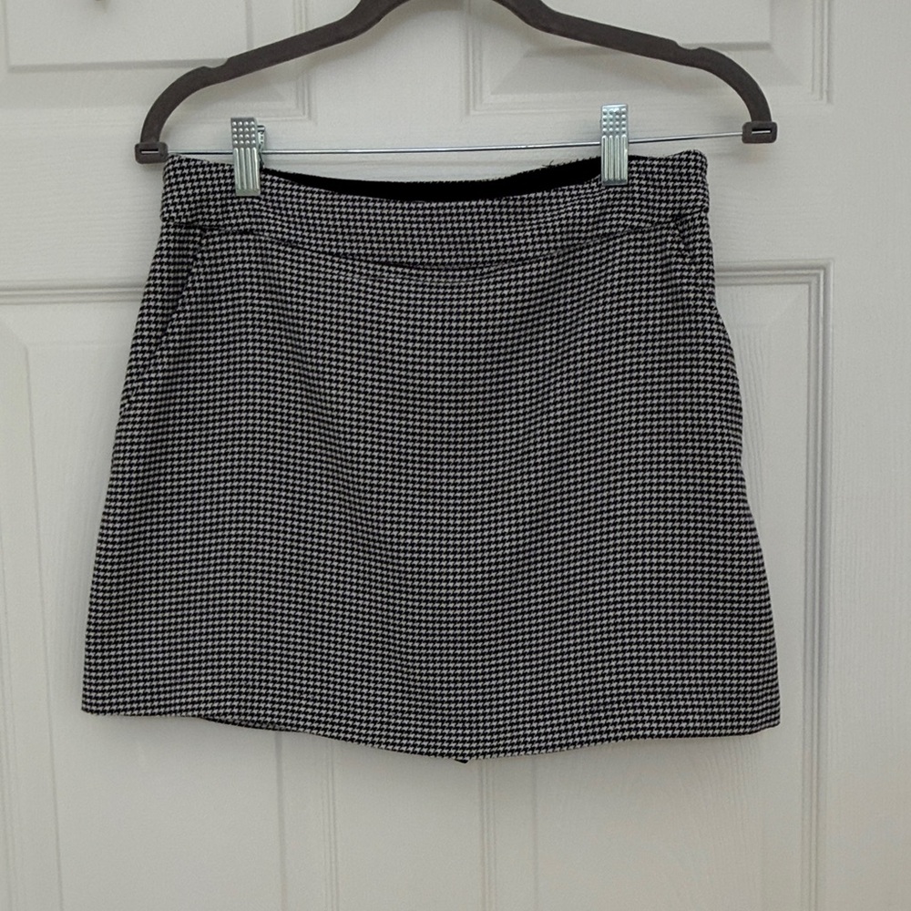 Abercrombie & Fitch Black and White Mini Skort